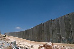 Archivo:Israeli West Bank Barrier