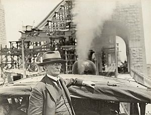 Archivo:JJC Bradfield Sydney Harbour Bridge 1932