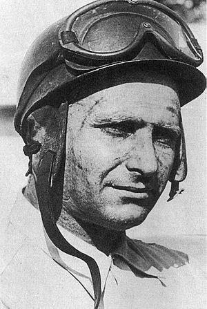 Archivo:Juan Manuel Fangio (circa 1952)