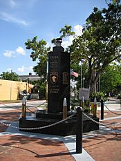 Archivo:LittleHavanOct06BayOfPigsMonument