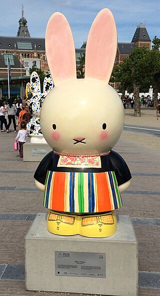 MIffy Art Parade (31953278522) (cropped).jpg