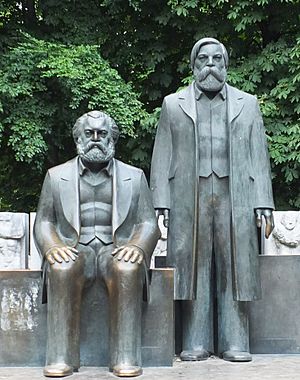 Archivo:Marx-Engels Monument