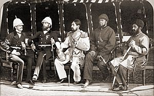 Archivo:Mohammad Yaqub Khan with British officers in May of 1879