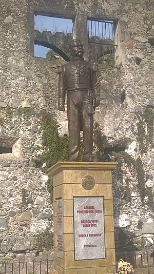 Archivo:Monumento al General Porfirio Díaz en Orizaba, Ver