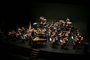 Archivo:Orchestra del Conservatorio de Badajoz en el Teatro López de Ayala (2460596903)