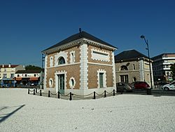 Parc à l'anglaise du duc d'Orléans - Les Pavillons-sous-Bois - Seine-Saint-Denis - France - Mérimée PA00079945 (2).jpg