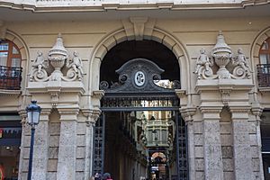 Archivo:Pasaje lodares entrada calle mayor
