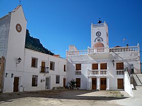 Plaza Mayor de Molinicos.JPG