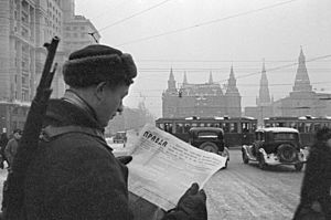 Archivo:RIAN archive 669616 Wartime city life - Moscow in October - December 1941