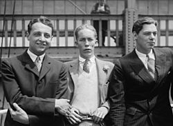 Archivo:Ralph Breyer, Bob Skelton, Johnny Weissmuller. c. 1925