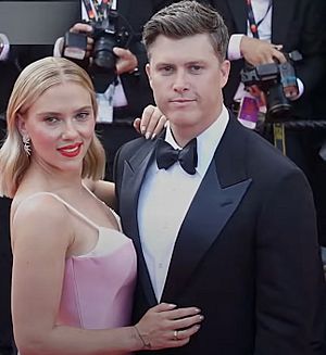 Archivo:Scarlett Johansson & Colin Jost Cannes 2023
