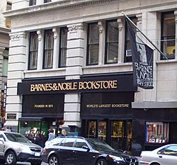 Archivo:Barnes & Noble Fifth Ave flagship