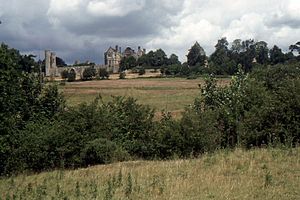Archivo:Battle Abbey, across the battlefield