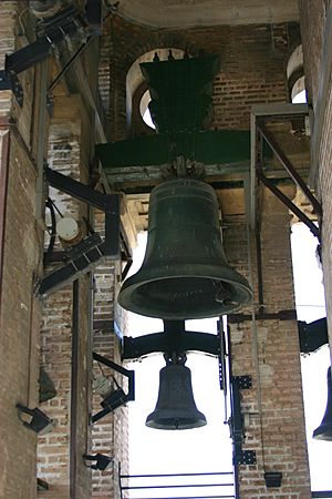 Archivo:Bell in the Giralda - Cathedral of Seville