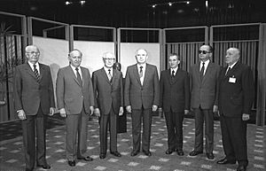 Archivo:Bundesarchiv Bild 183-1987-0529-029, Berlin, Tagung Warschauer Pakt, Gruppenfoto