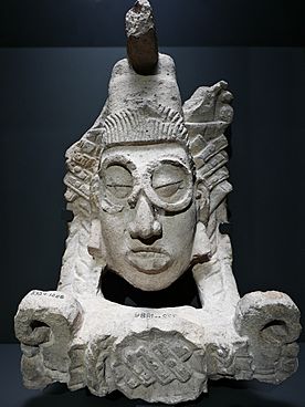 Archivo:Cabeza de K'inich Yax K'uk Mo', rey maya (British Museum)