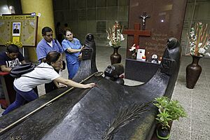 Archivo:Canonización Monseñor Romero--San Salvador. (43461114260)