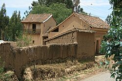 Casas de adobe en Villa Mercedes, Arbieto, 2007.jpg