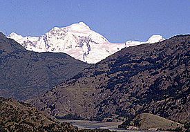 Cerro Arenales desde Rio Baker (25343435743).jpg