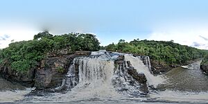Archivo:Chute de Saala vue à 360° Labé