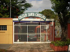 Archivo:Colegio Santa Carolina, Asunción