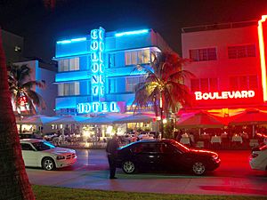 Archivo:Colony Hotel Miami Beach Izzy