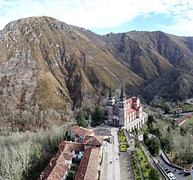 Covadonga, basilica 01.jpg