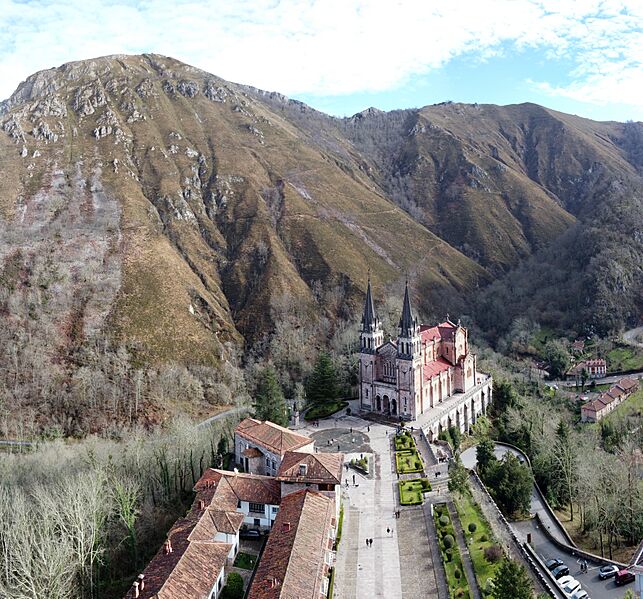 Covadonga, basilica 01