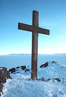 Archivo:Cross on Observation Hill - Scott memorial