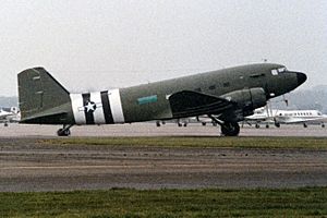 Archivo:Douglas C-47 Skytrain 1985