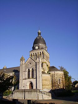 Eglise de Bouère.JPG