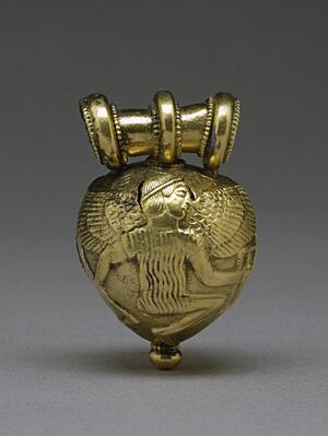Archivo:Etruscan - Bulla with Daedalus and Icarus - Walters 57371 - Side A