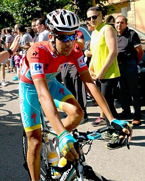 Archivo:Fabio Aru Red Jersey - Vuelta a España 2015