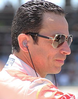 Archivo:Helio Castroneves at Pit Stop Challenge - 2015 - Stierch