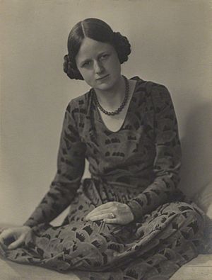 Archivo:Joan Robinson Ramsey Muspratt