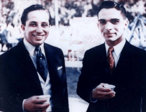Archivo:King Faisal and King Hussein 2 1957