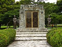 Archivo:Mausoleo de Omar Torrijos (Amador - Panamá)