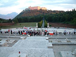 Archivo:Monte Cassino Cmentarz 1