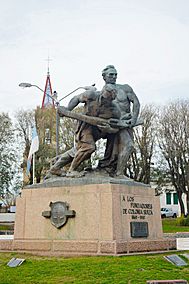 Archivo:Monumento a los fundadores de Nueva Helvecia1