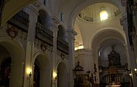 Archivo:Nave Principal - Iglesia de Santa Cruz de Sevilla