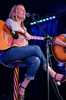 Nina Gordon performing at the Federal Bar in NoHo CA 2015.jpg