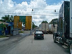 Archivo:Panamerican highway at Costa Rica Panama border