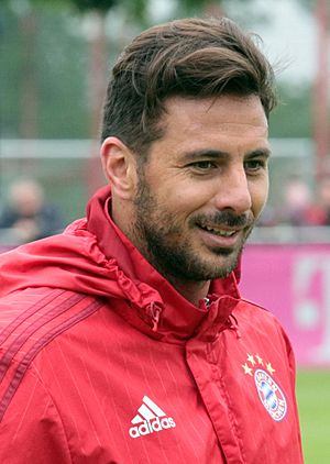 Archivo:Pizarro training FC Bayern (cropped)
