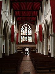 Archivo:St. Peter's, Berkhamsted - Nave - geograph.org.uk - 780233