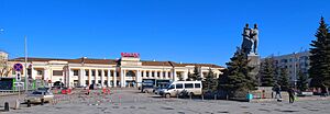 Archivo:Station square (Yekaterinburg)-2021-1