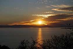Archivo:Sunset at Lake Chapala