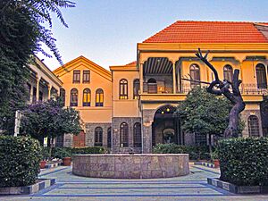Archivo:مكتب عنبر - Maktab Anbar