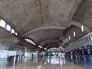 Archivo:2018 Bóveda del Aeropuerto Olaya Herrera - Medellín