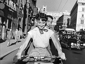 Archivo:Audrey Hepburn and Gregory Peck on Vespa in Roman Holiday trailer