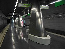 Archivo:Barcelona Metro - Valldaura